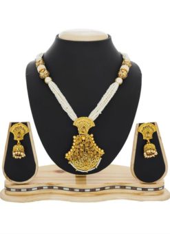 Beautiful Queen Golden And White Color Necklace Set