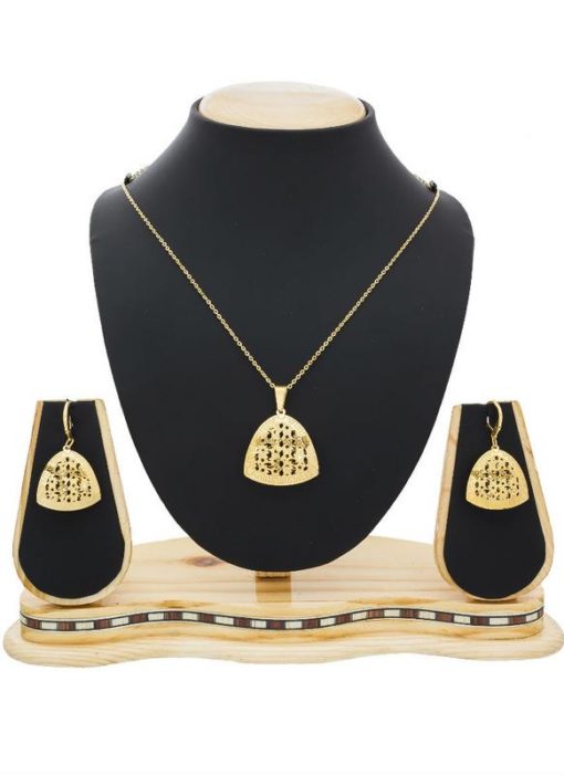 Attractive Pendant Set With Earrings