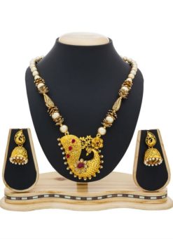 Beautiful Golden Color Necklace Set
