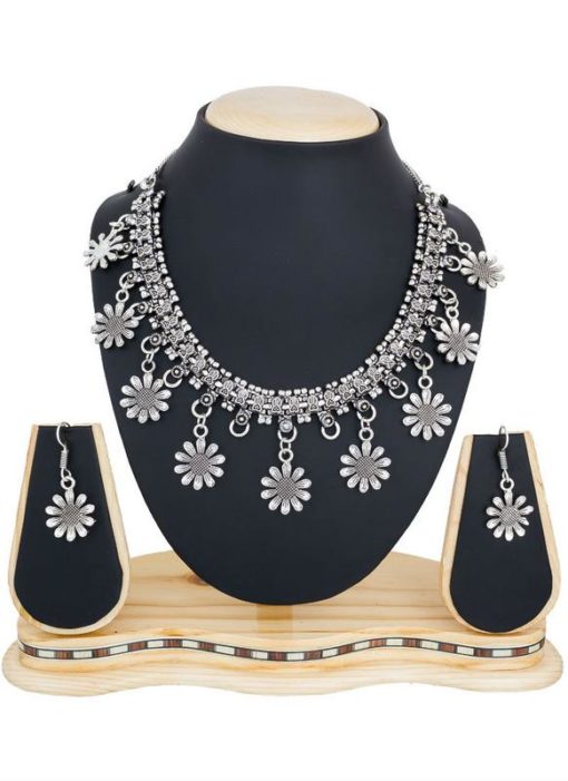 Amazing Silver Colored Necklace Set