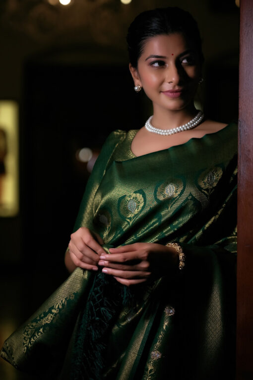 Majestic Dark Green Two Tone Kanjivaram Silk Saree With Weaving Work