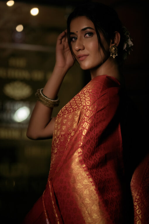 Enchanting Red Two Tone Kanjivaram Silk Saree With Weaving Work